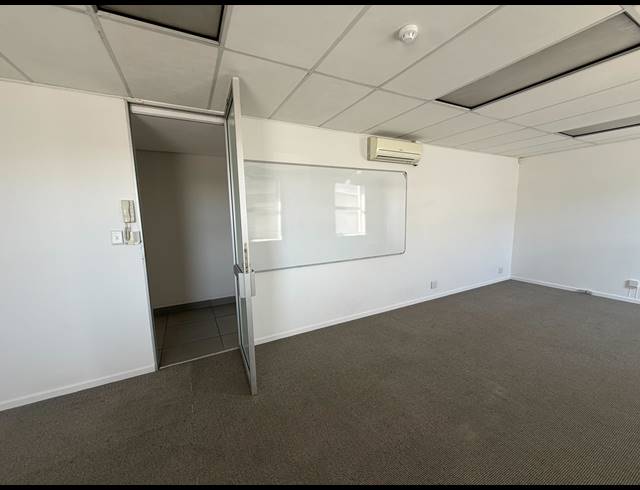 46.20M² BUILDING TO LET IN CLAREMONT